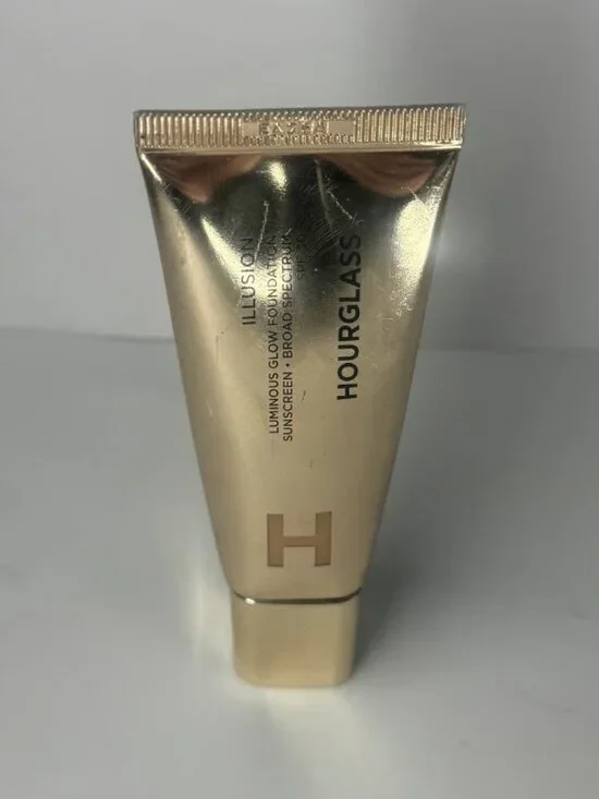 Hourglass Illusion Luminous Glow Foundation SPF 30 Full Size Luxury Foundation - Picture 3 of 3